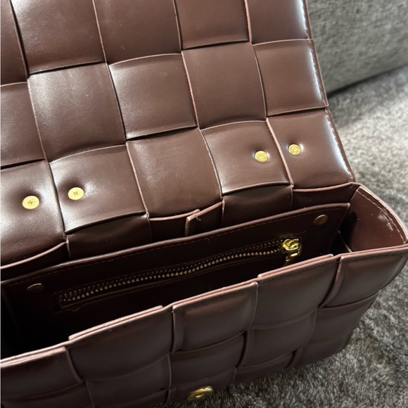 Elegant Brown Quilted Chain Bag - Picture 2 of 2